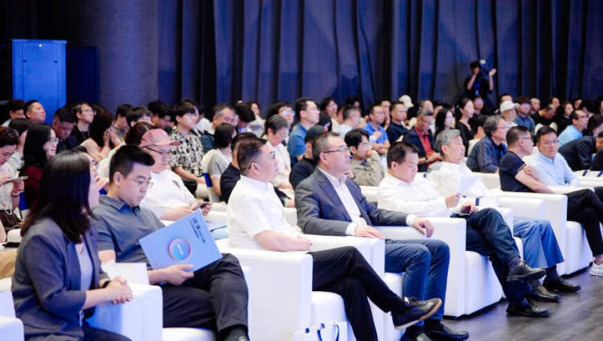 新澳门2025年查询资料大全,中国留学生在大马遭诈骗后跳楼自杀,公开决策资料解释落实_完整版V4.66